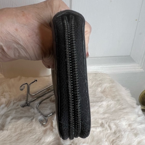 ❤️SOLD❤️TRR CHANEL CAMELLIA LAMBSKIN CC LOGO EMBOSSED ZIP LEATHER LONG WALLET - Picture 6 of 16